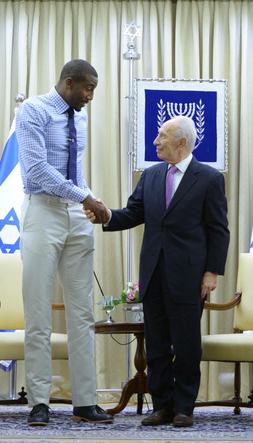 Amar&#039;e Carsares Stoudemire visit - July 2013 picture 2