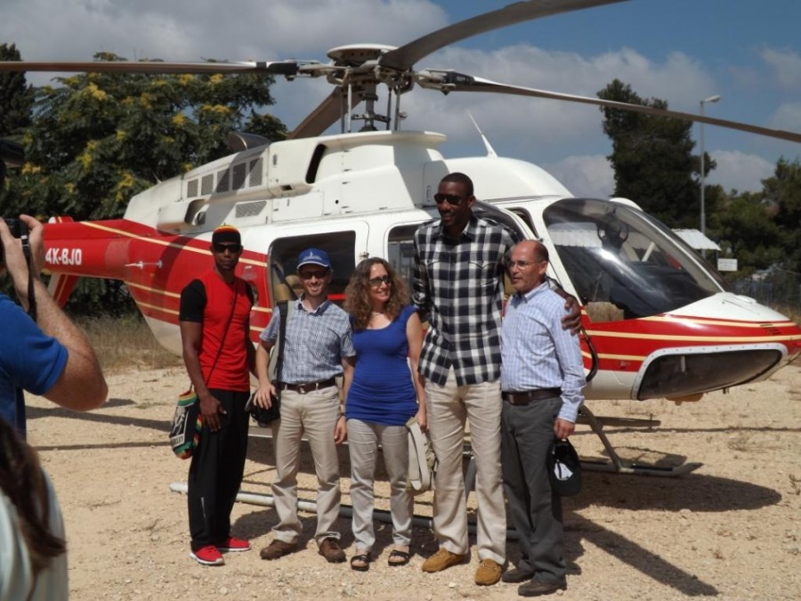 Amar&#039;e Carsares Stoudemire visit - July 2013 picture 3