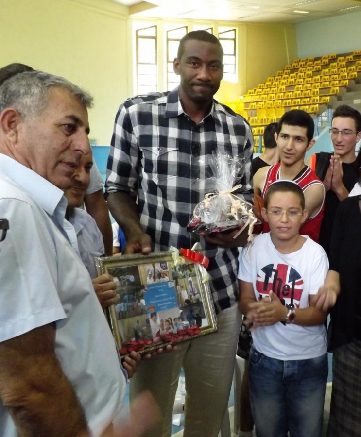 Amar&#039;e Carsares Stoudemire visit - July 2013 picture 4